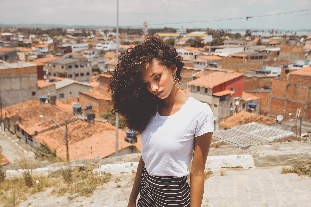 cheveux bouclés